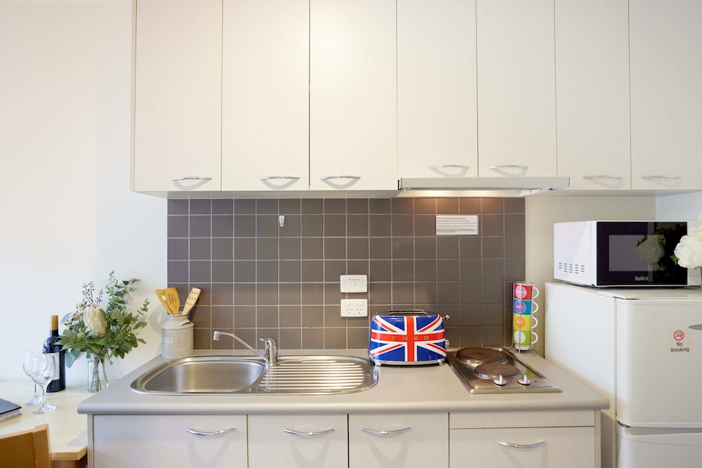 Studio Apartment - Photo 7