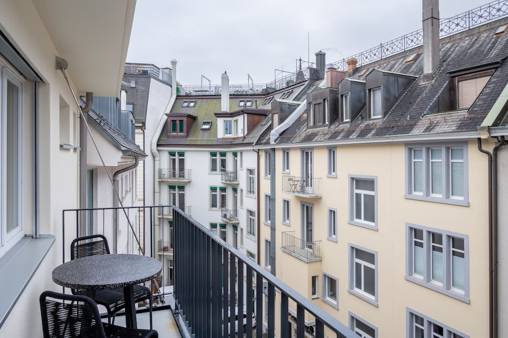 Medium Studio, Kitchen, Balcony - Photo 7