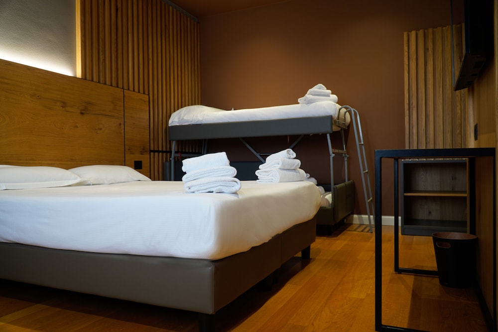 Quadrupla Premium Con Divano Letto photo 1