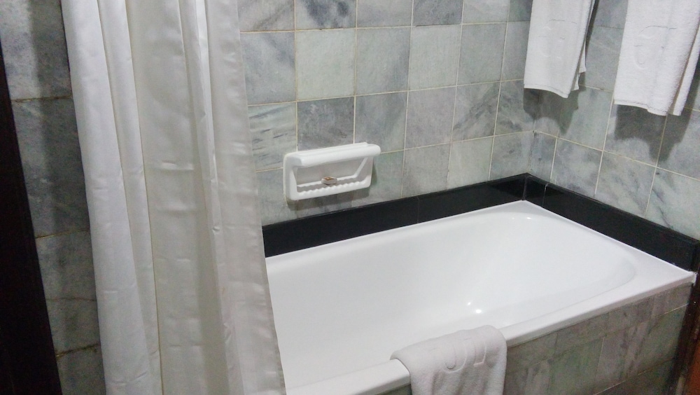 Deluxe Room - Photo 6