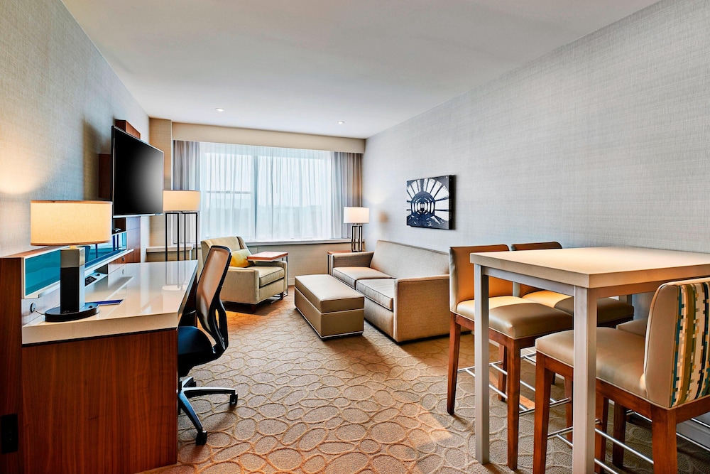 Suite, 1 Bedroom - Photo 3