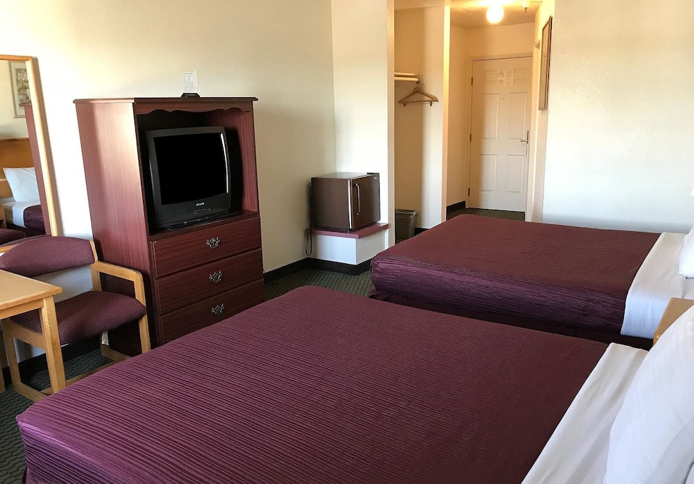 Room, 2 Queen Beds - Photo 1