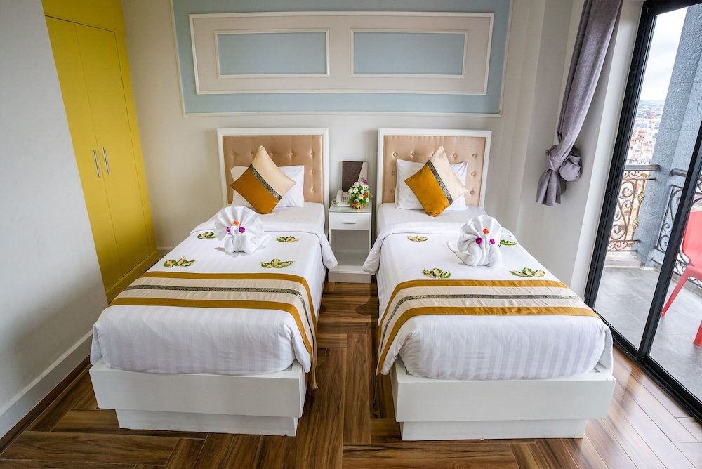 Superior Twin Room with Balcony - Photo 21