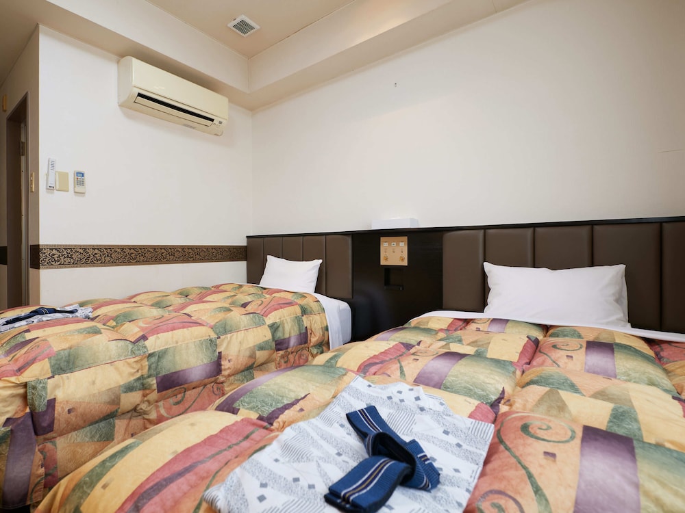 Economy Twin Room, Smoking