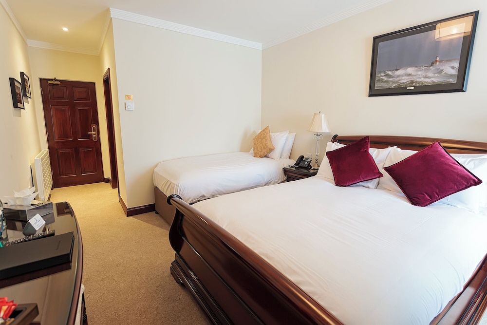 Superior Double or Twin Room, Ensuite photo 2