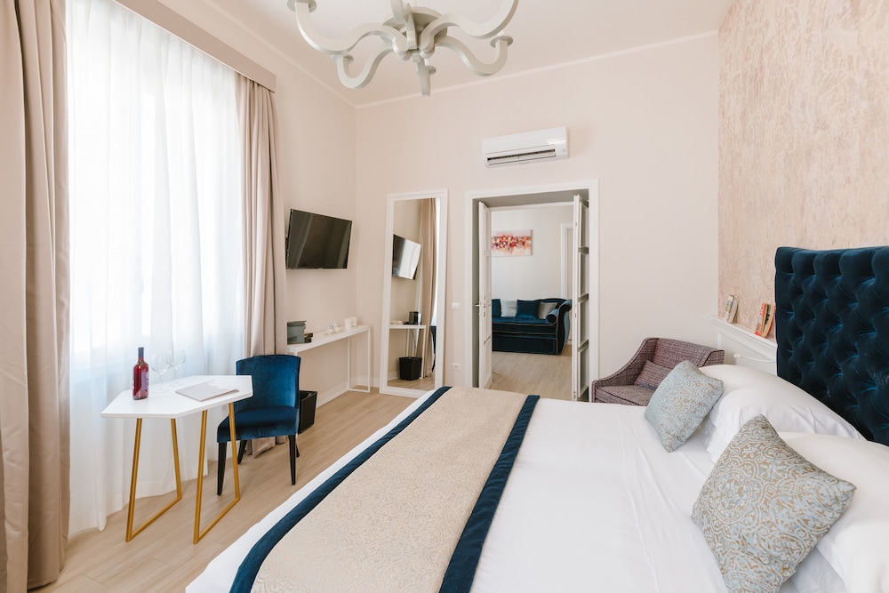 Deluxe Suite photo 3