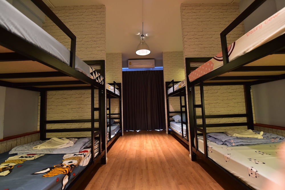 Basic Quadruple Room photo 2