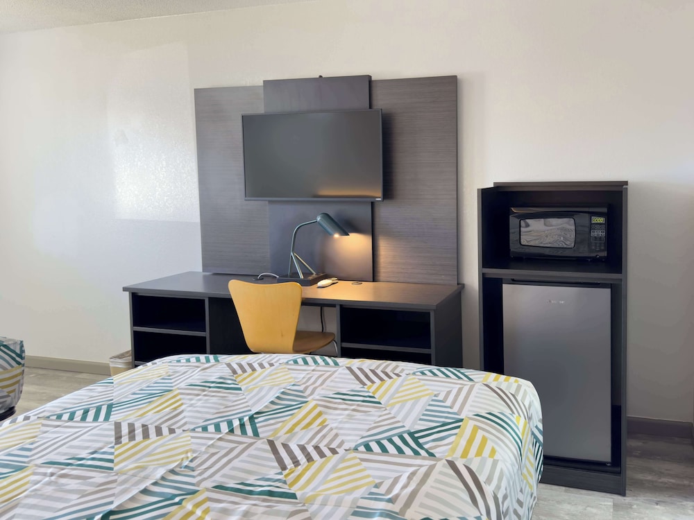 Standard Room, 2 Double Beds, Non Smoking, Refrigerator & Microwave photo 1