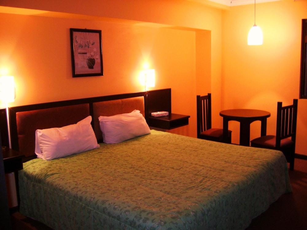 Classic Single Room, 1 King Bed photo 2
