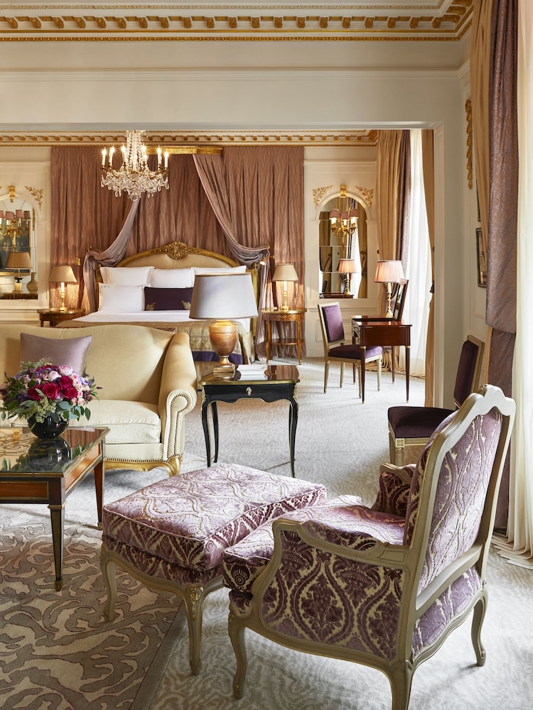 Royal Suite photo 2