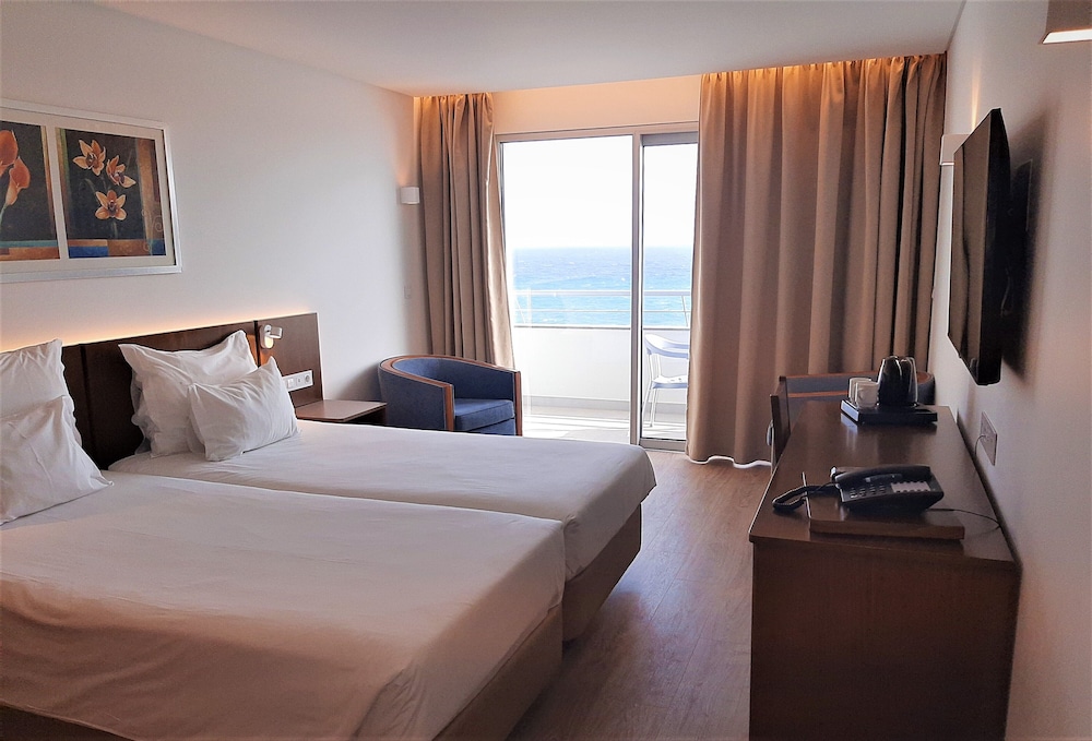 Superior Twin Room, Sea View (Rocamar) photo 2