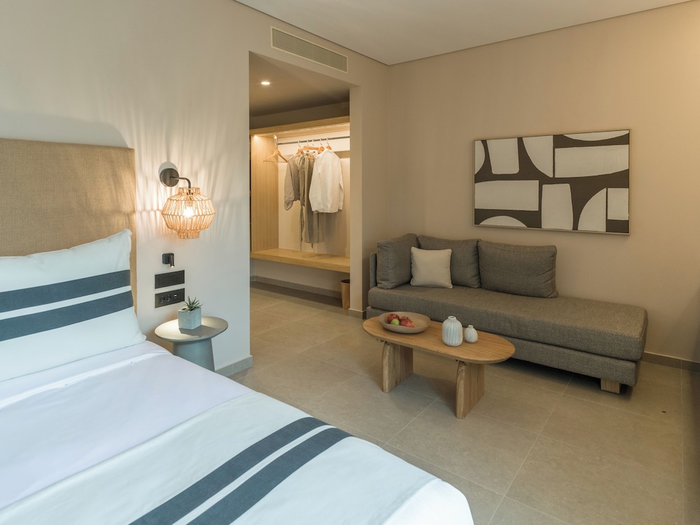 Junior Suite, 1 King Bed with Sofa bed, Private Pool, Resort View photo 1