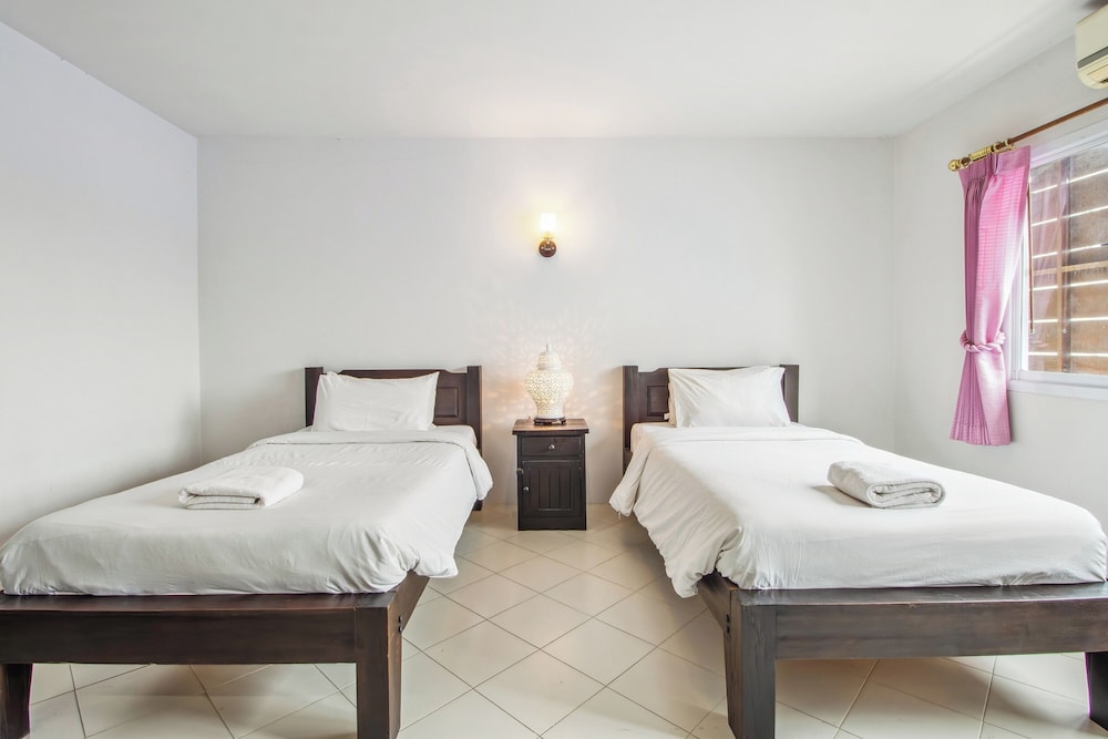 Standard Twin Room - Photo 4