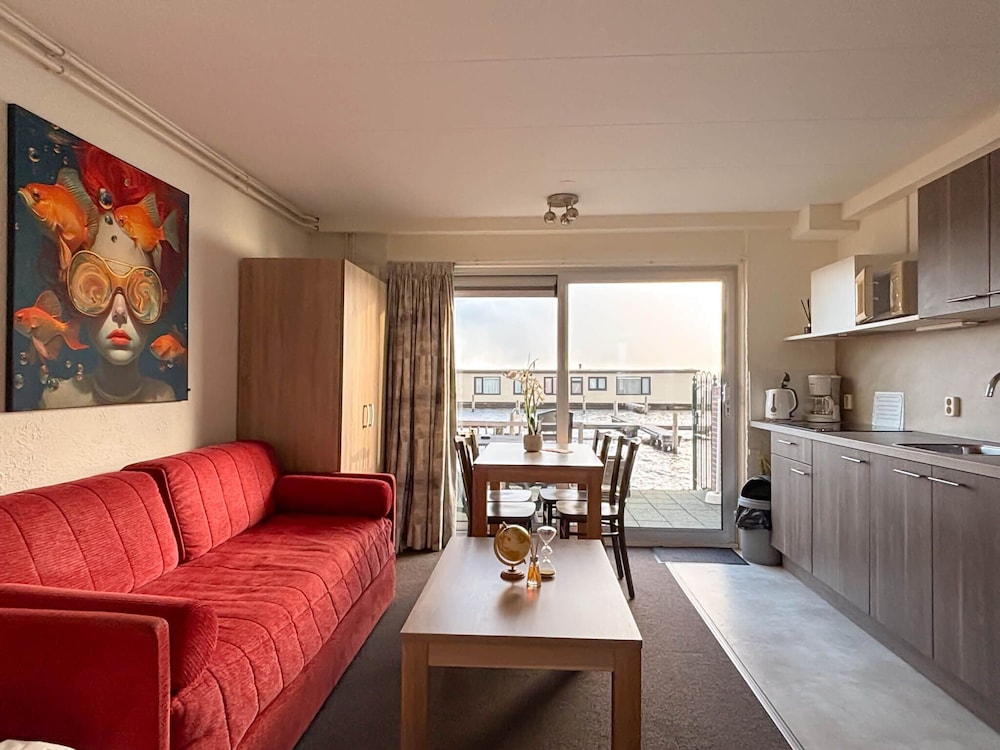 Standard Studio, Lakeside