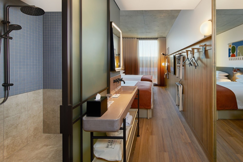 Moxy Twin Sleeper, Guest room, 2 Doubles