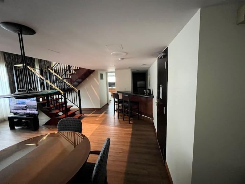 Presidential Penthouse thumbnail 6