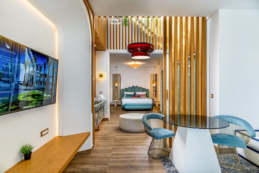 Honeymoon Suite with Sea View and Heated Pool - Photo 11