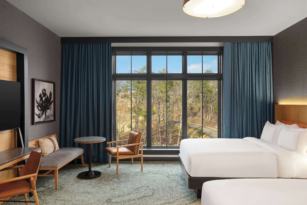 Deluxe Room, 2 Queen Beds, Accessible (Transfer Shower, Mobility) - Photo 9