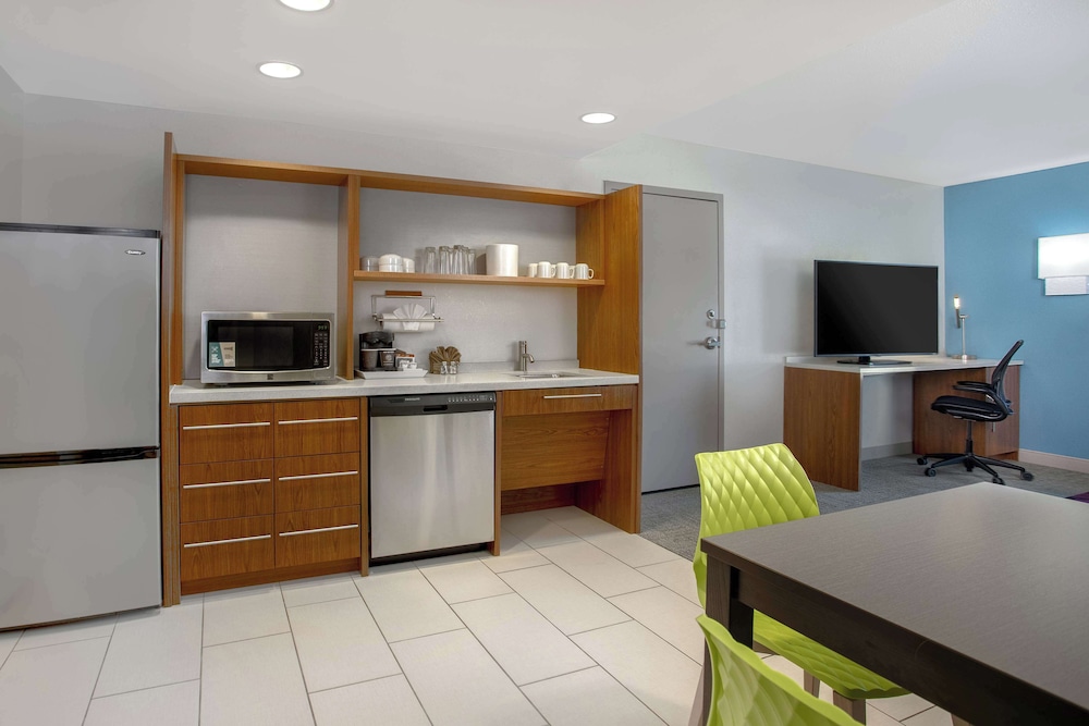 Premium Studio, 1 Queen Bed, Accessible, Bathtub photo 1