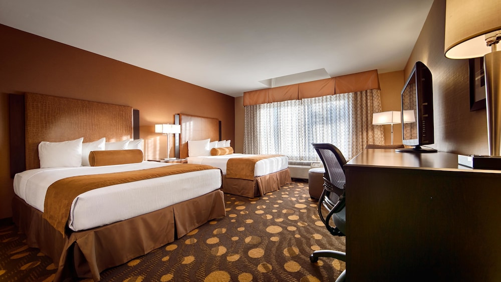 Suite, 1 Double Bed, Accessible, Bathtub (With Sofabed) - Photo 4