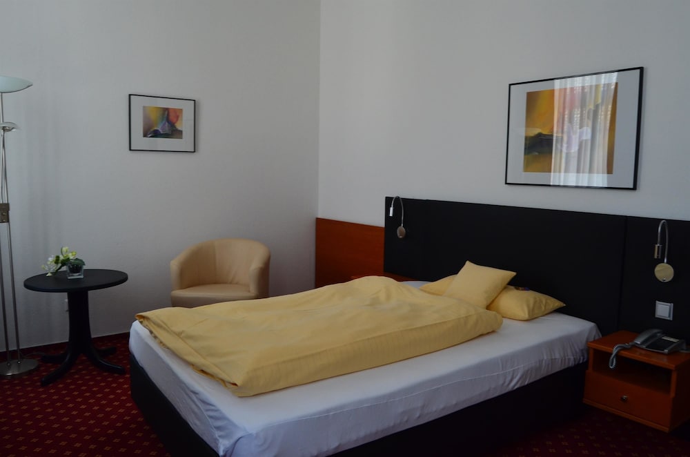 Business Single Room, 1 Queen Bed, Non Smoking photo 2