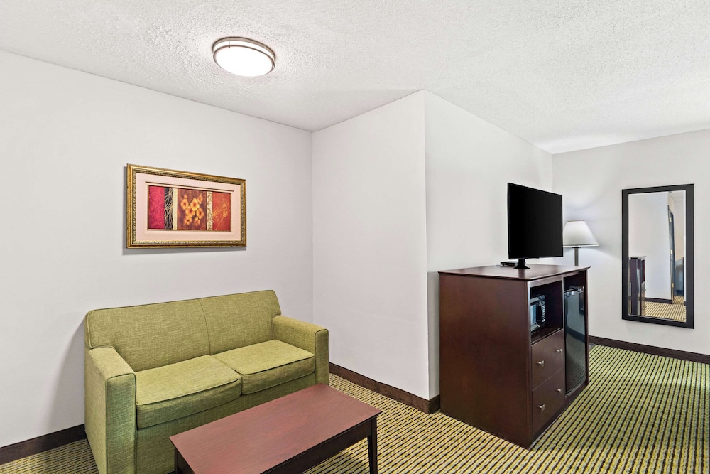 Suite, Multiple Beds, Accessible, Non Smoking - Photo 1