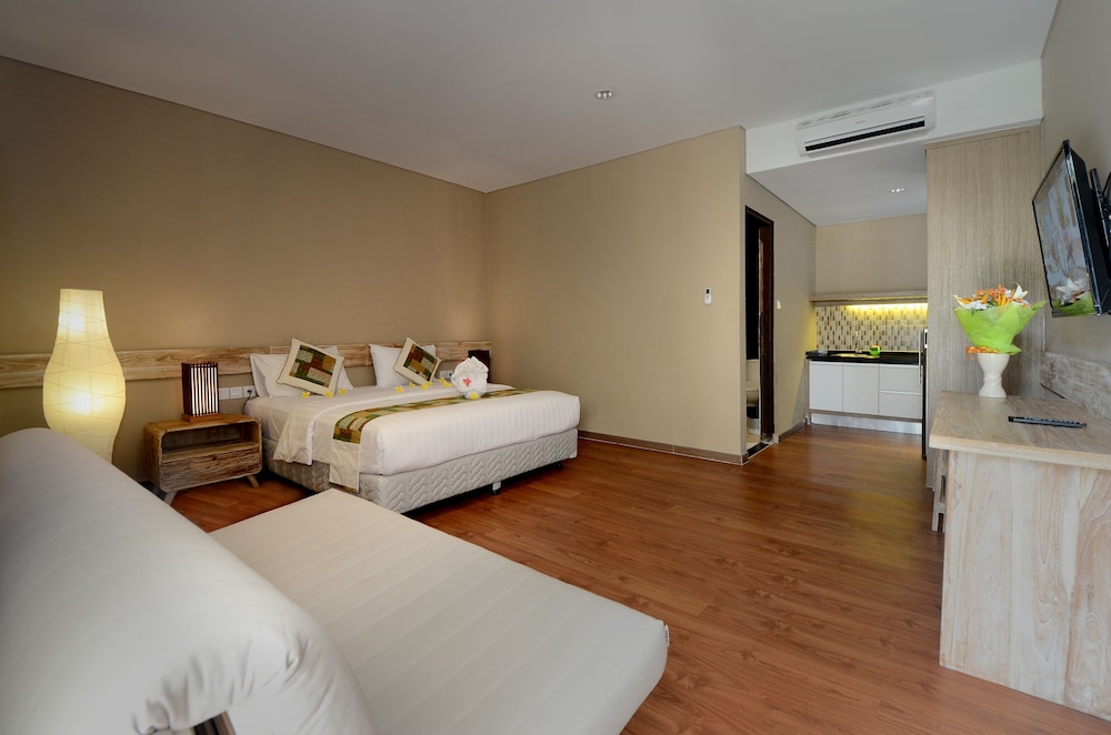 Premier Room (Pool or Garden View) photo 2