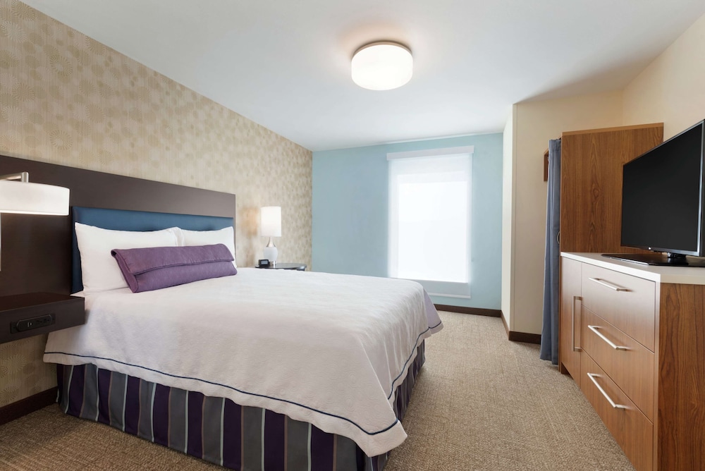 Suite, 1 Queen Bed, Accessible (Hearing) photo 2