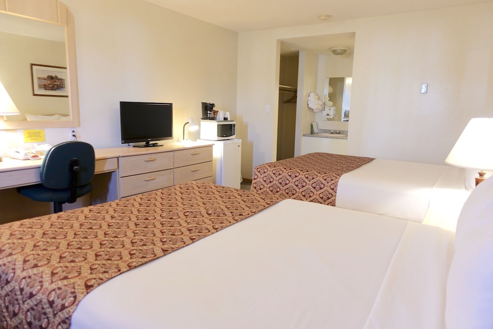 Deluxe Double Room, 2 Queen Beds photo 3