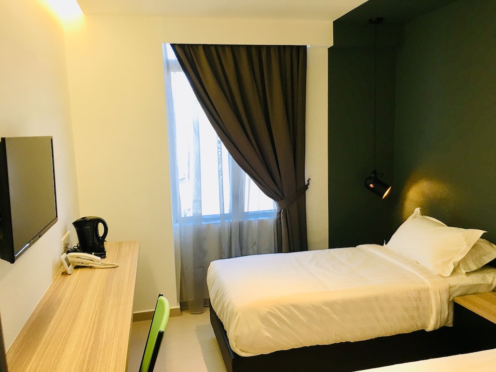 Deluxe Twin Room - Photo 9