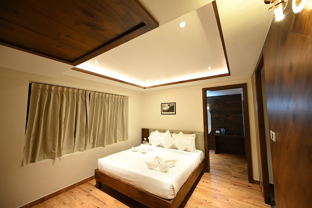 Suite Room - Photo 18