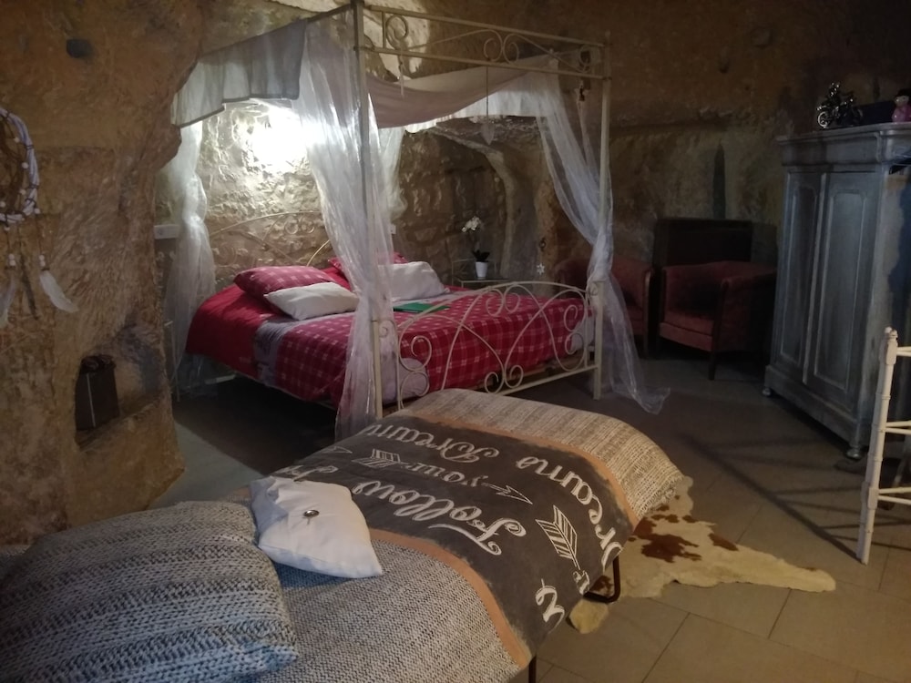 Comfort Room, Shared Bathroom (Troglodyte) photo 1