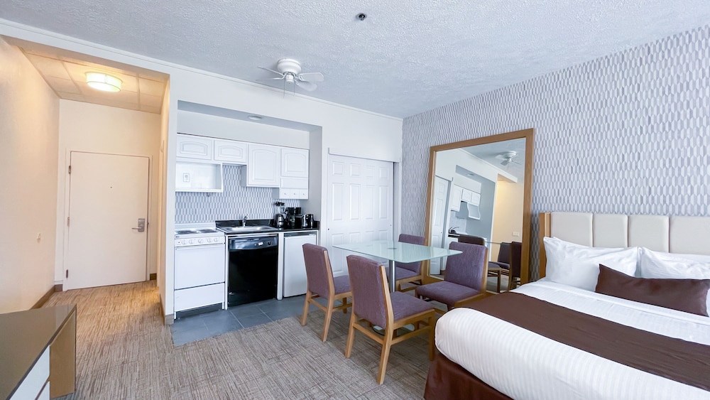Town Center Studio With Kitchenette - Photo 2