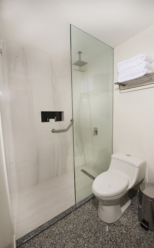 Executive Room, 1 King Bed, Club Lounge Access - Photo 2