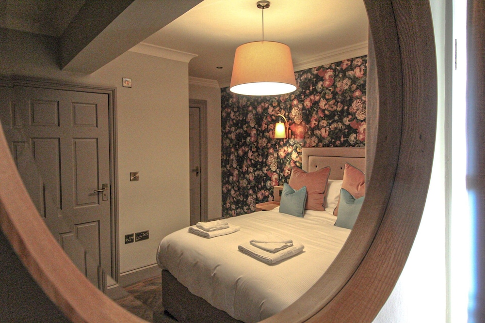Double Room, Ensuite - Photo 10