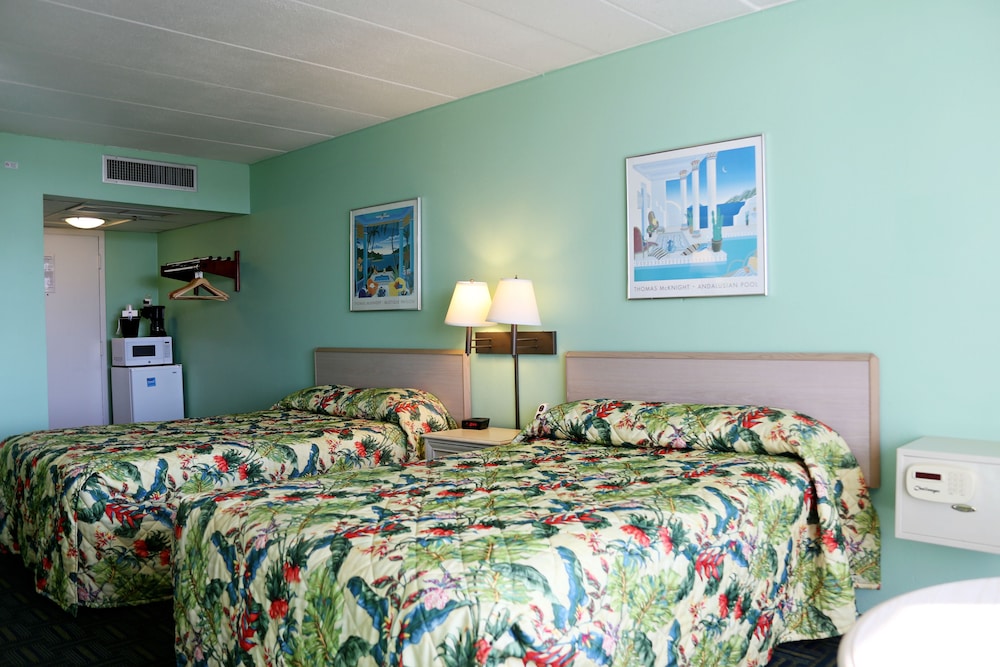 Standard Room, 2 Double Beds, Poolside - Photo 3
