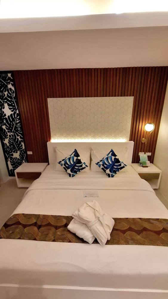 Deluxe Room - Photo 9