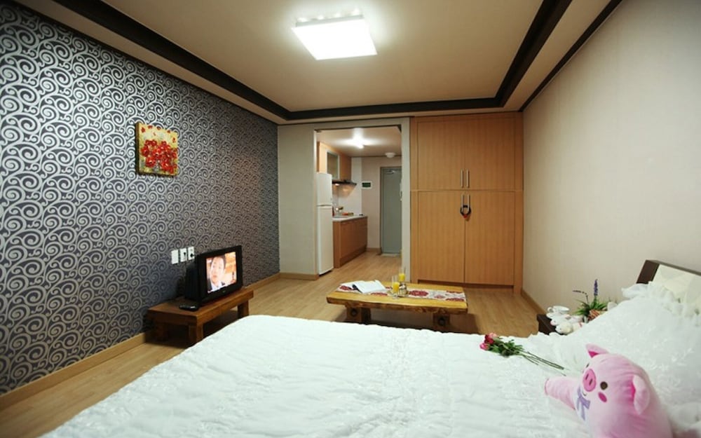 Room (Time (Studio))
