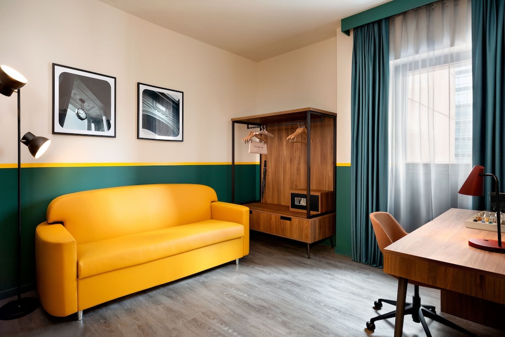 Suite, 1 King Bed with Sofa bed (Studio)