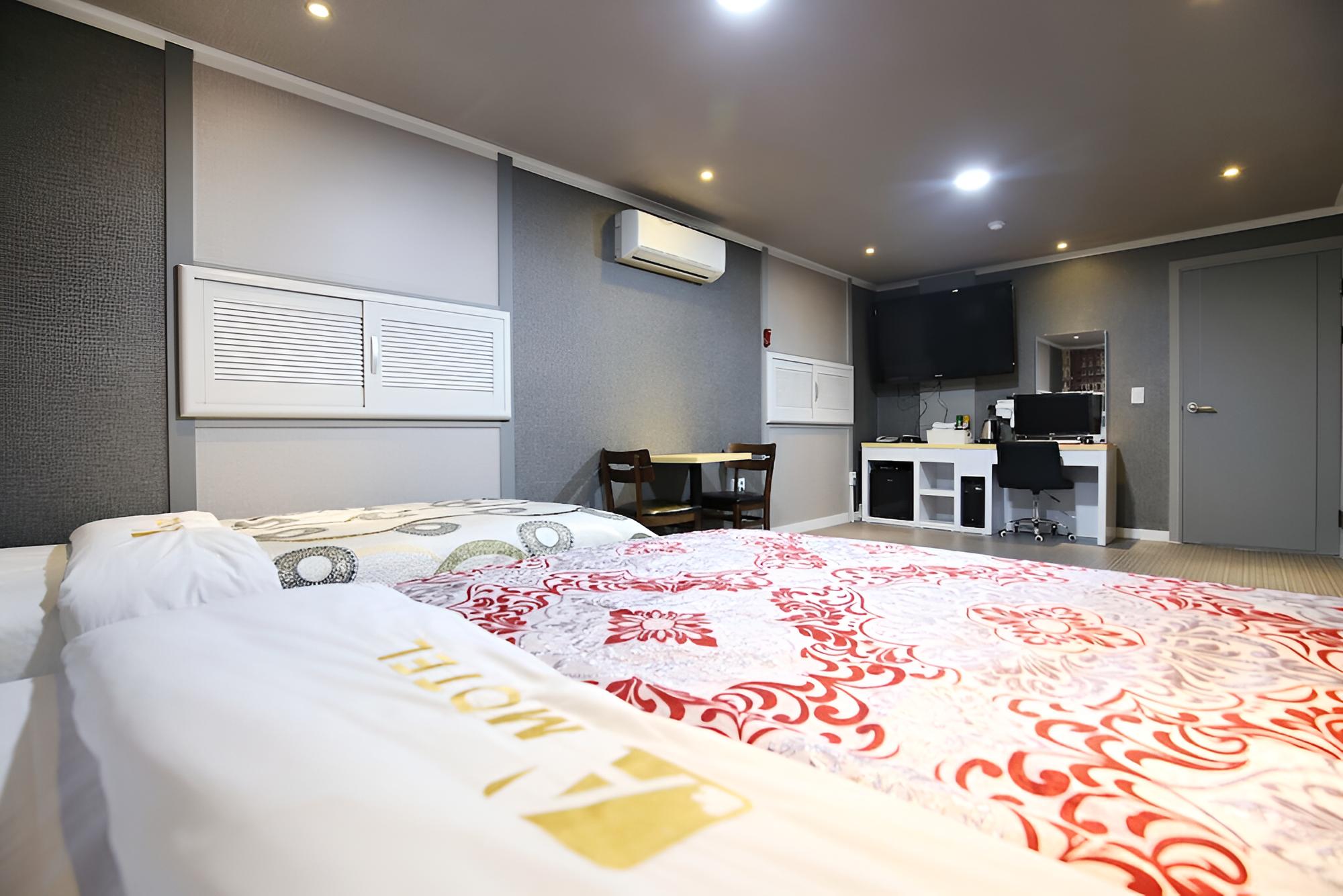 Room (Twin) photo 2