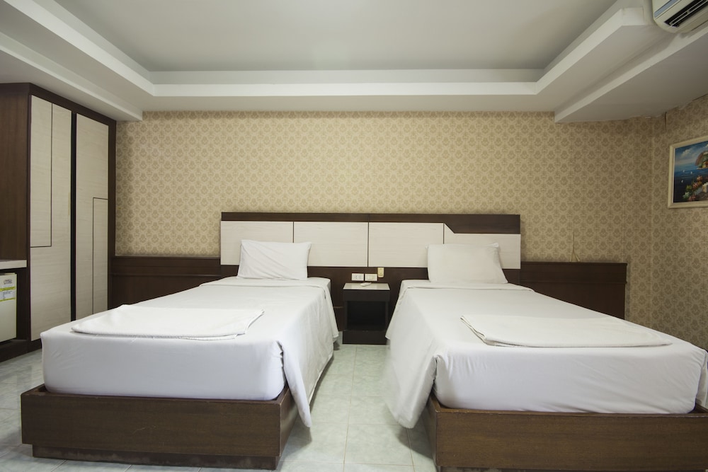 Economy Twin Room - Photo 4