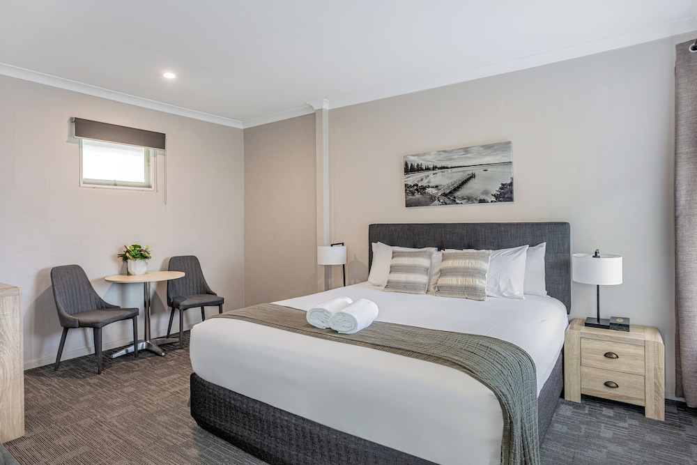 Executive Suite, 1 King Bed, Jetted Tub, Ground Floor photo 3