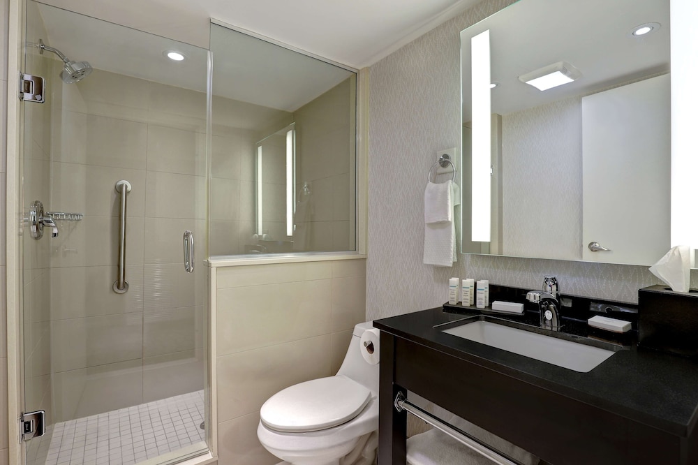 4 Beds with 2 Bathrooms and view of Niagara Falls - Floors 32-37 thumbnail 5