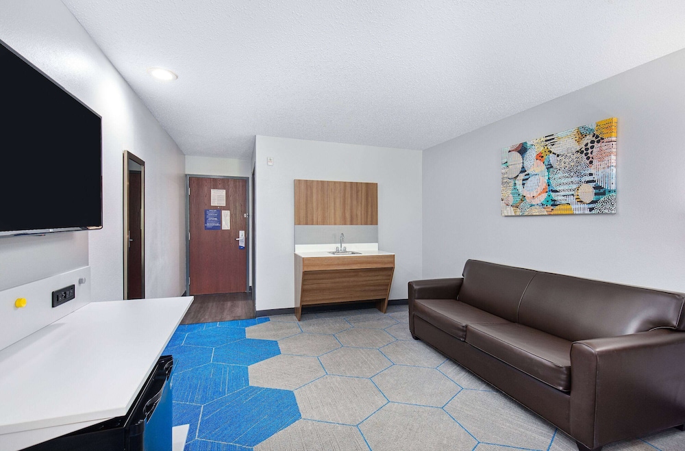 Studio Suite, 1 Queen Bed, Non Smoking - Photo 5