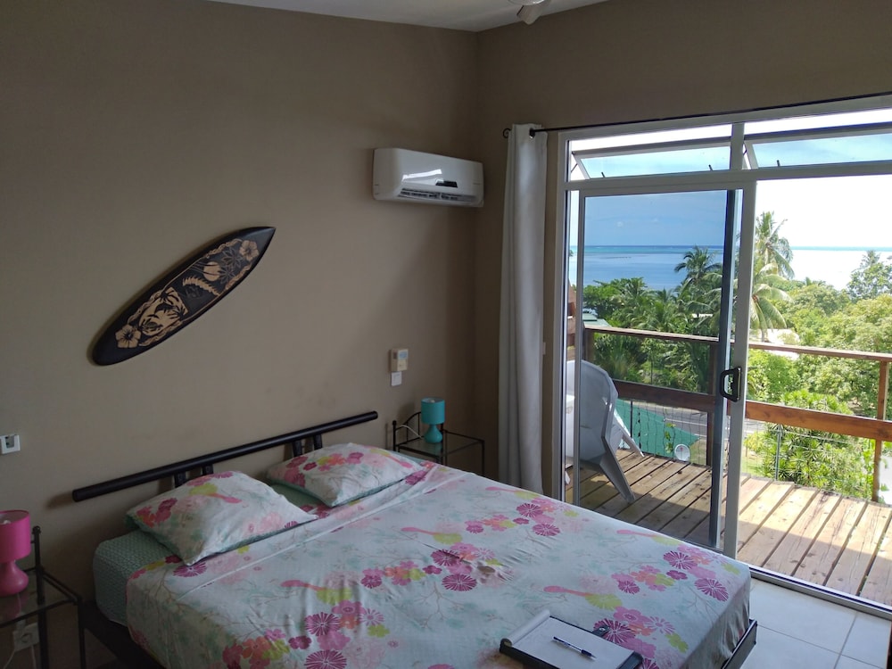 Classic Double Room, 1 Queen Bed, Lagoon View photo 3