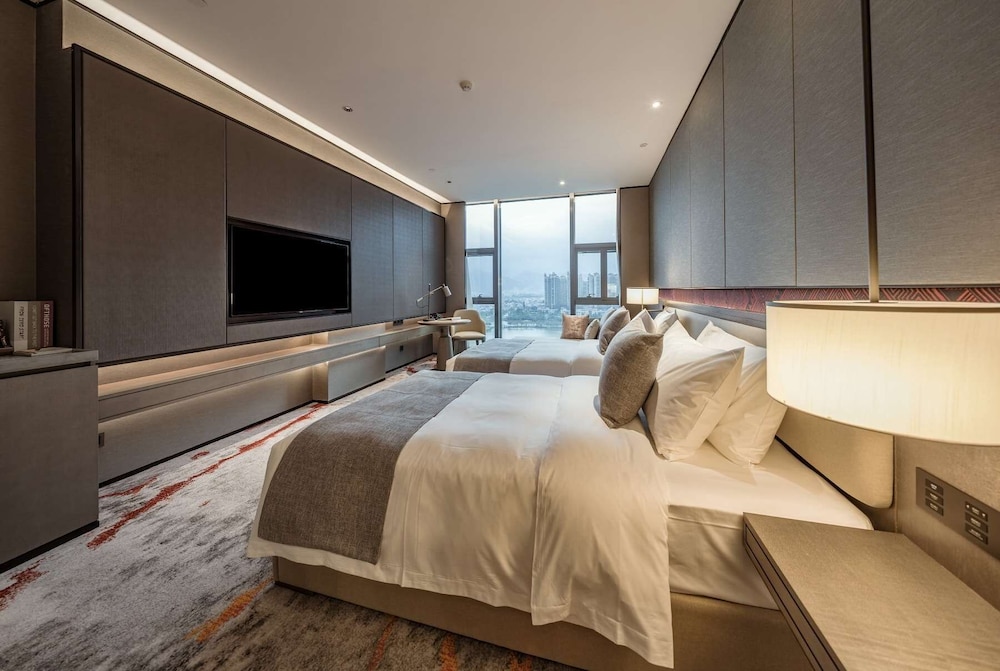 Room, 2 Twin Beds, Non Smoking, Lake View