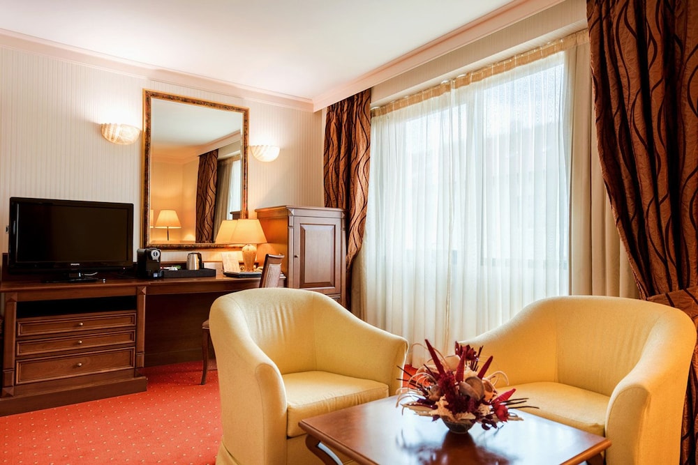 Executive Room - Photo 8