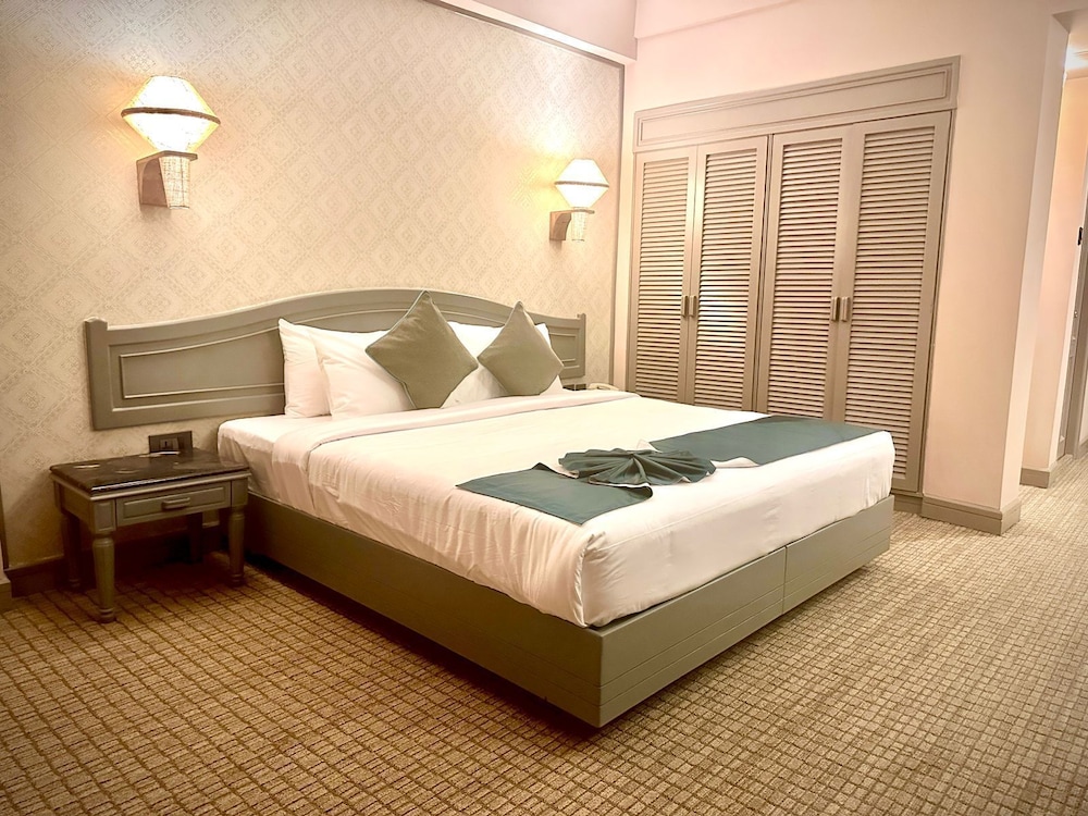 Suite - Photo 5