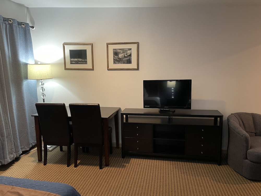 Standard Room, 2 Queen Beds photo 2