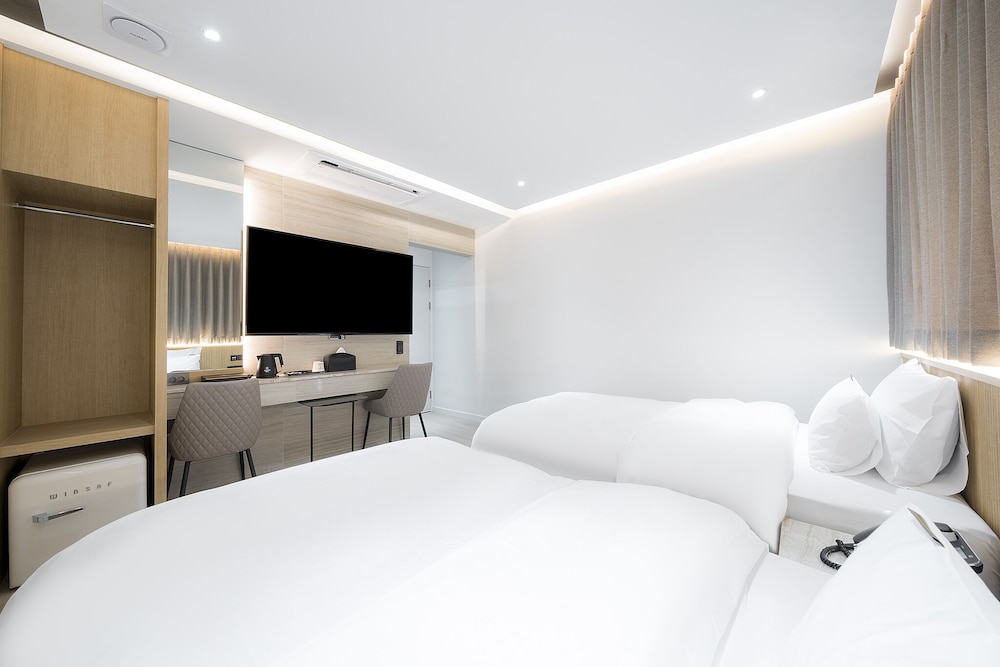 Business Twin Room - Photo 2